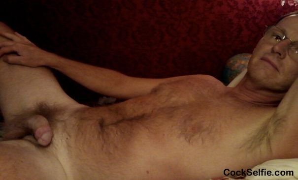 Reclining nud - Cock Selfie