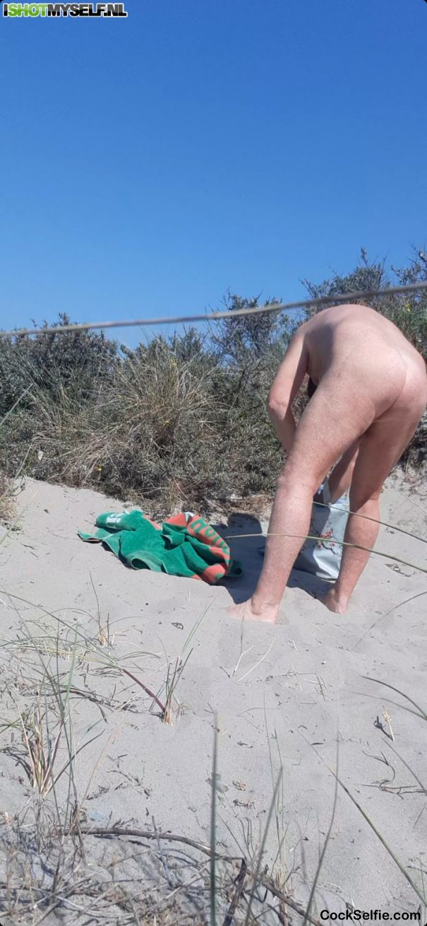 Back side on the beach - Cock Selfie