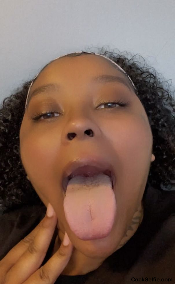 My niece has a big mouth - Cock Selfie