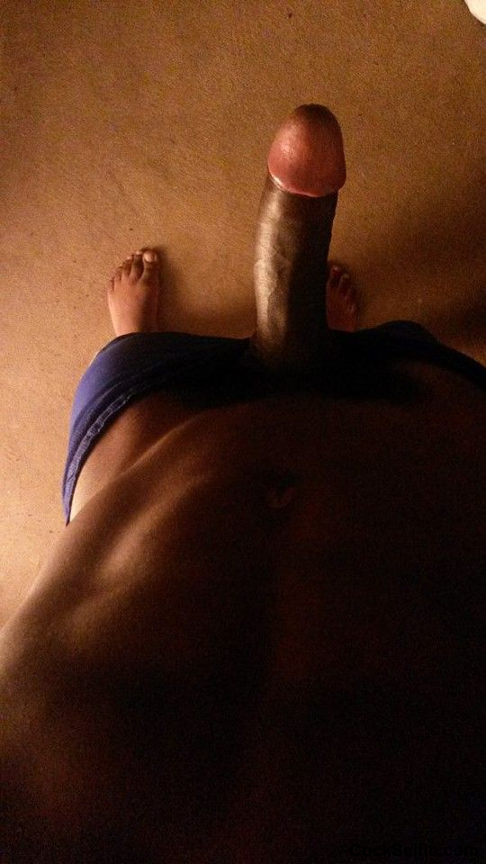 >_> - Cock Selfie