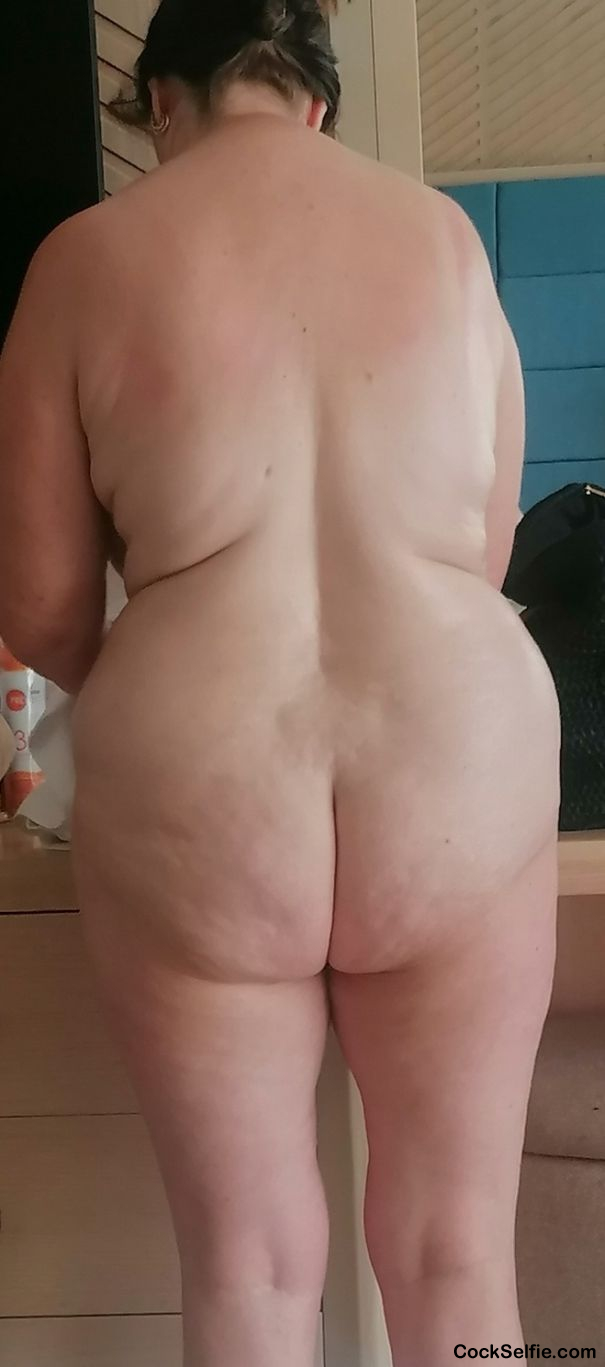 My big old bum - Cock Selfie