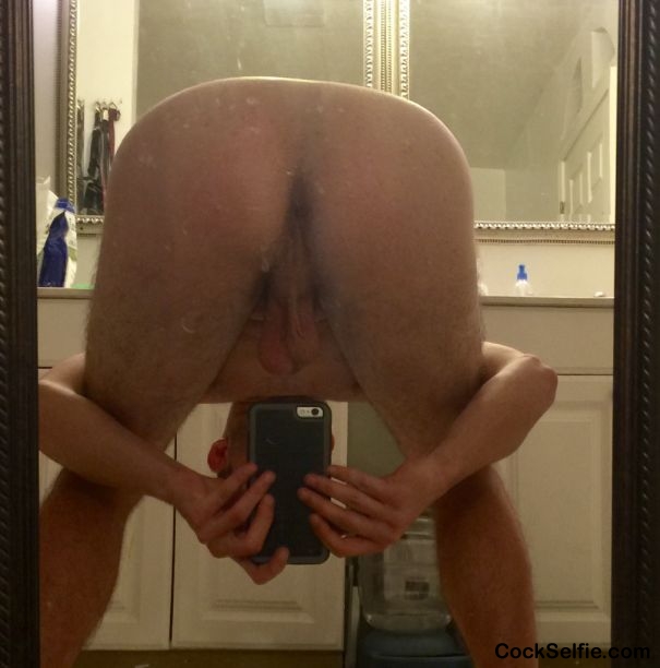 Bubble butt and low hangers - Cock Selfie